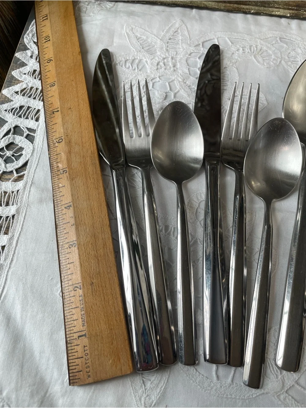 Oneida 18/10 silver stainless steel flatware set clean lines